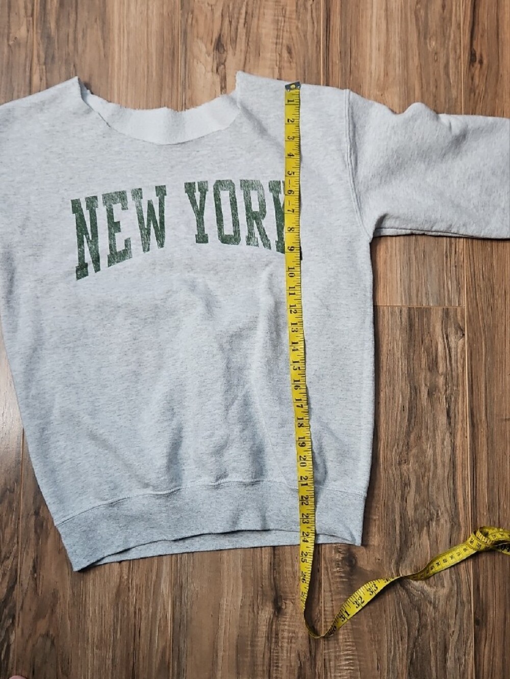 Women's Light Gray 'New York' Pullover Sweatshirt Medium - Picture 5 of 7